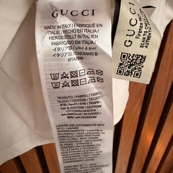 Gucci Cream Tee with Black Graphic - Picture 6 of 6